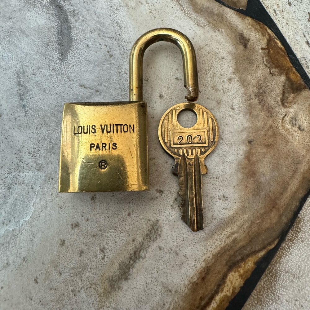 Listing for ONLY ONE 200 series Louis Vuitton Lock and Key - 203, 205 or 222 - Picture 12 of 13